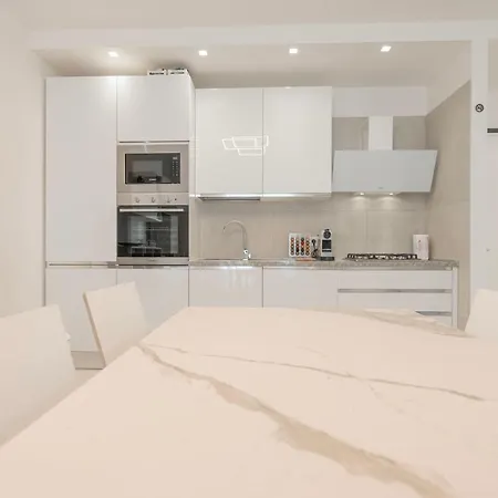 Luxury Elisabeth Con Posto Incluso Apartament