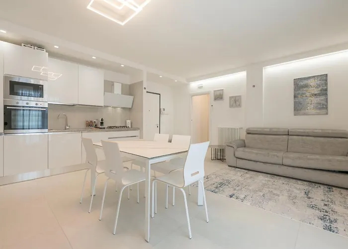 Luxury Elisabeth Con Garage Apartment *