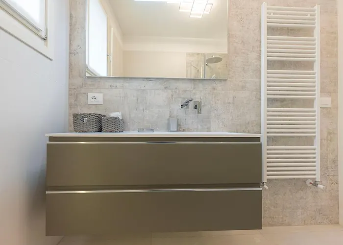 Luxury Elisabeth Con Garage Apartment